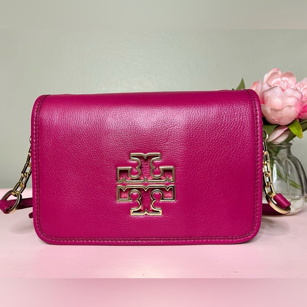 Tory Burch Hot Pink / Fuchsia Leather Crossbody or Clutch – Gold Logo Emblem